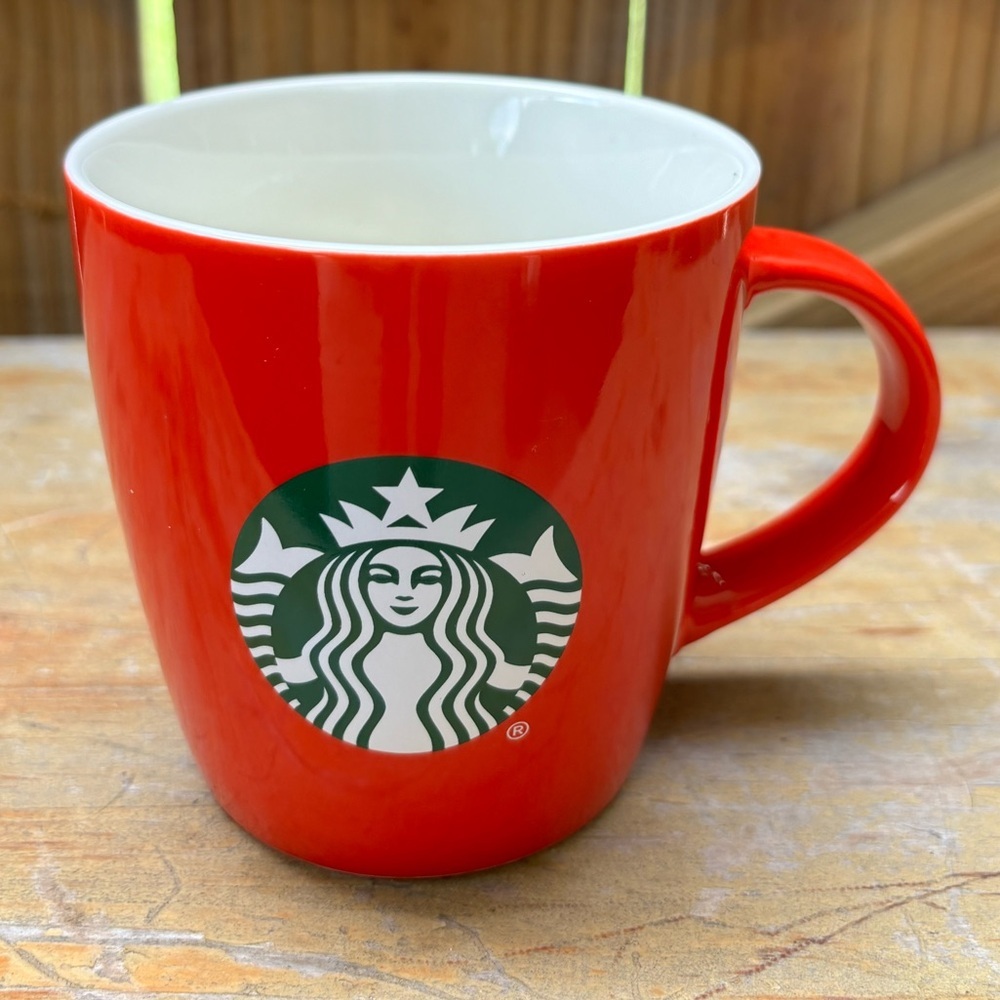 Starbucks 2020 Red Holiday Coffee Mug Latte Mug with Green Siren Logo 12oz
